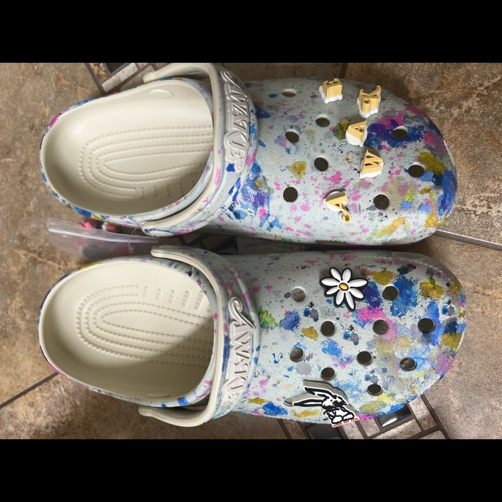 New limited edition AWAKE X CROCS NY COLLAB M9/W11